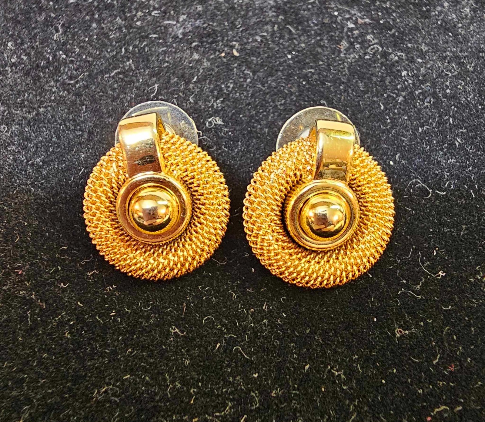 Vtg Goldtone Stud Earrings round circle – NICE- S18