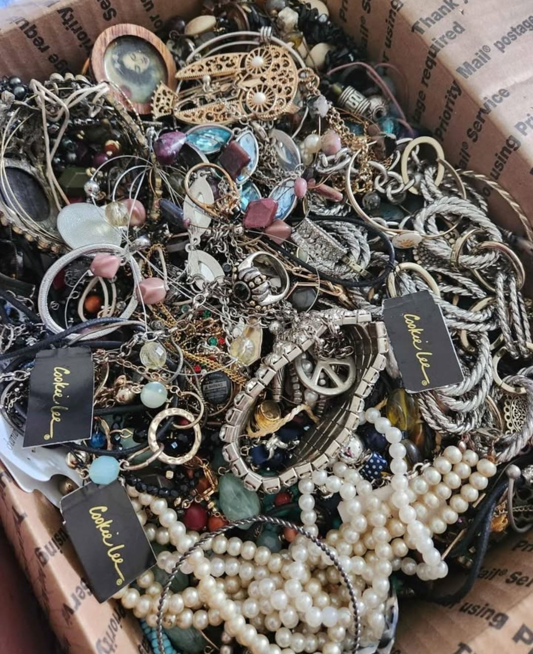 3 Pounds Jewelry Costume Vintage Mix LBS necklaces bracelets pins rings etc lbs