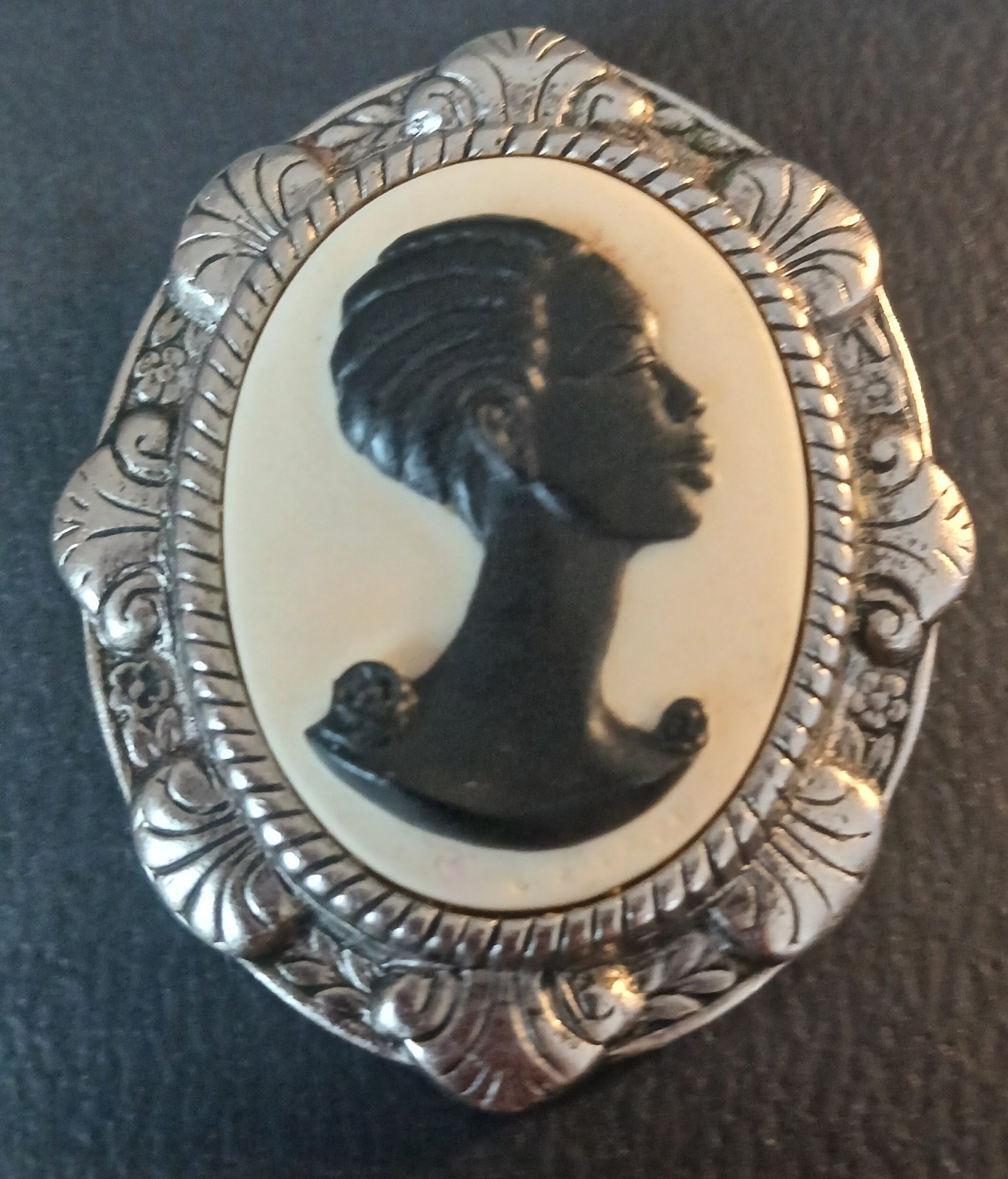 Coreen Simpson African American Woman Lady Cameo Brooch