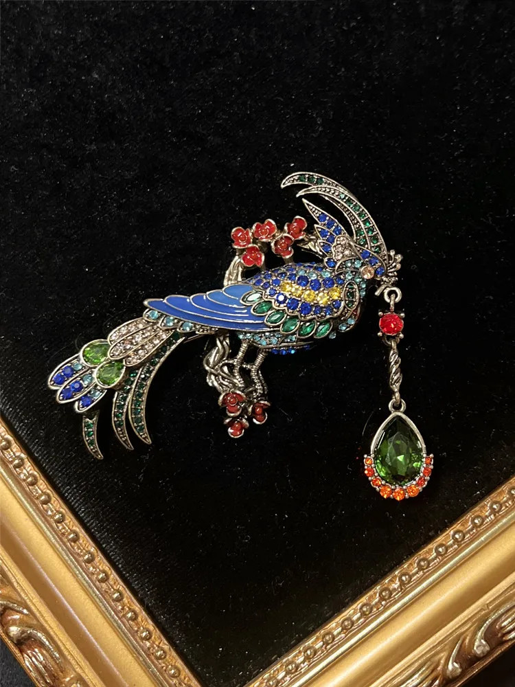 Vintage Luxury Crystal Shining Brooch Pin For Women Men Retro Antique Badge
