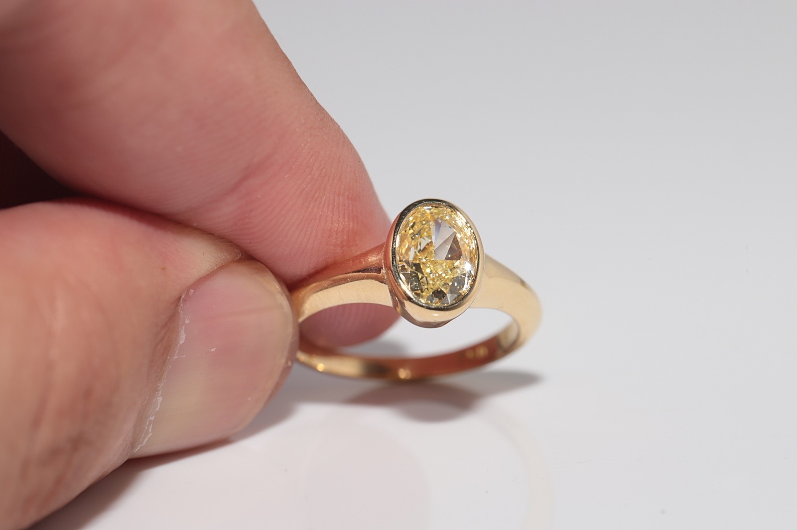 18k Gold 1.51 ct Light Fancy Color Oval Cut GIA Certified Solitaire Ring