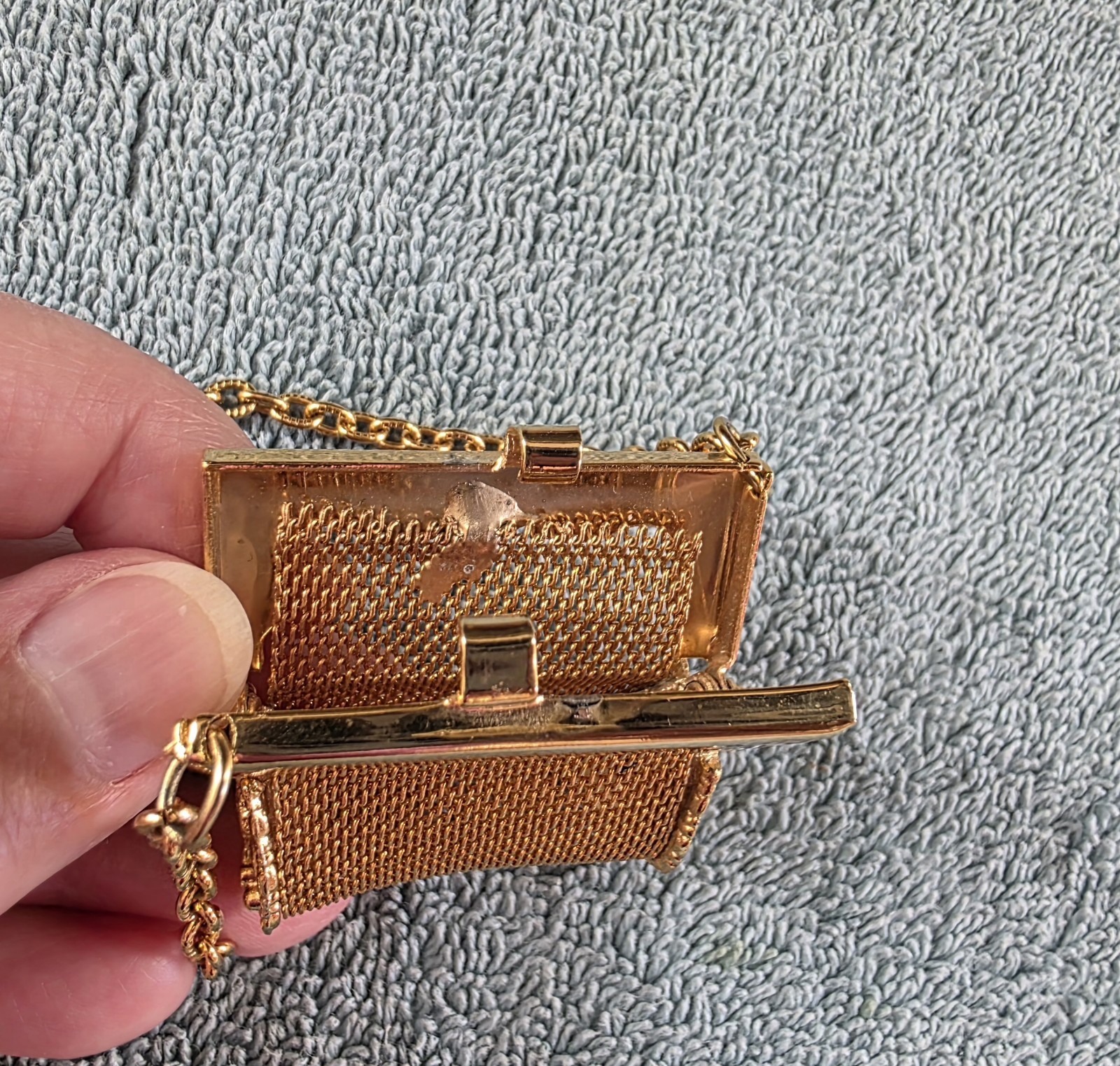 Vintage Gold Tone Necklace Oval Link Mesh Mini Purse Coin Pouch 28″