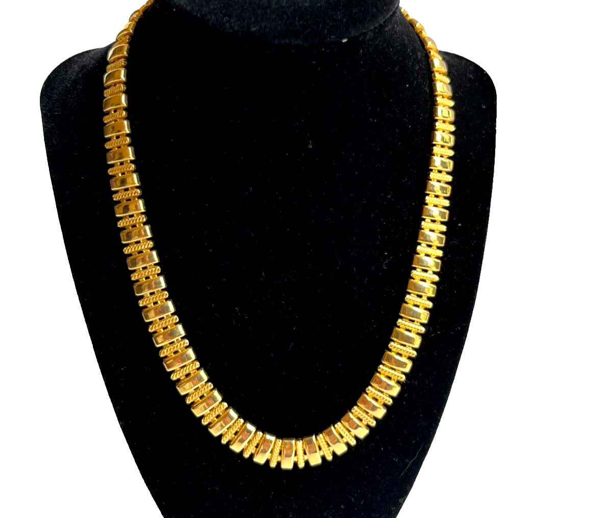 Napier Necklace Gold Tone Collar Chunky 18″ Pat 4774743 Vintage Textured Signed