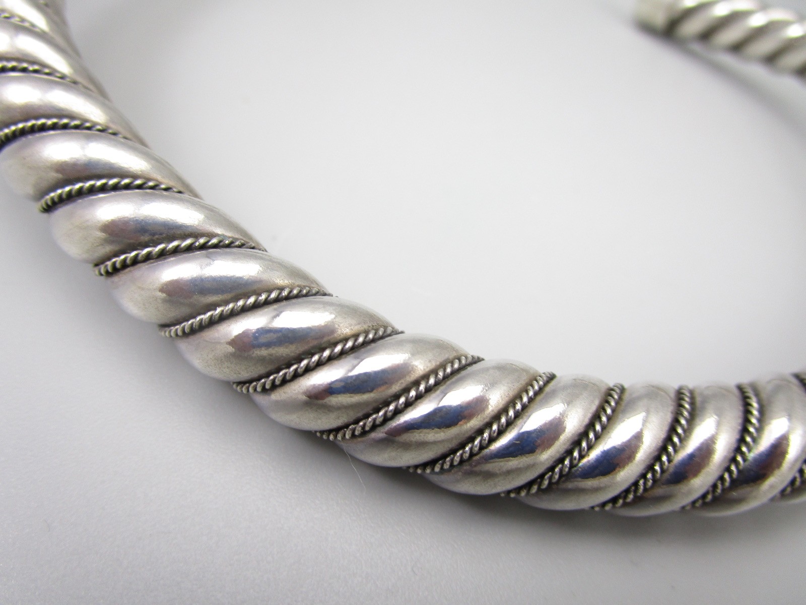 UNUSUAL HEAVY MEXICAN STERLING SILVER NECKWIRE TORQUE COLLAR NECKLACE 82G