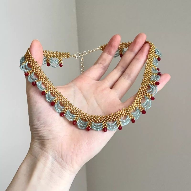 Vintage-style choker necklace