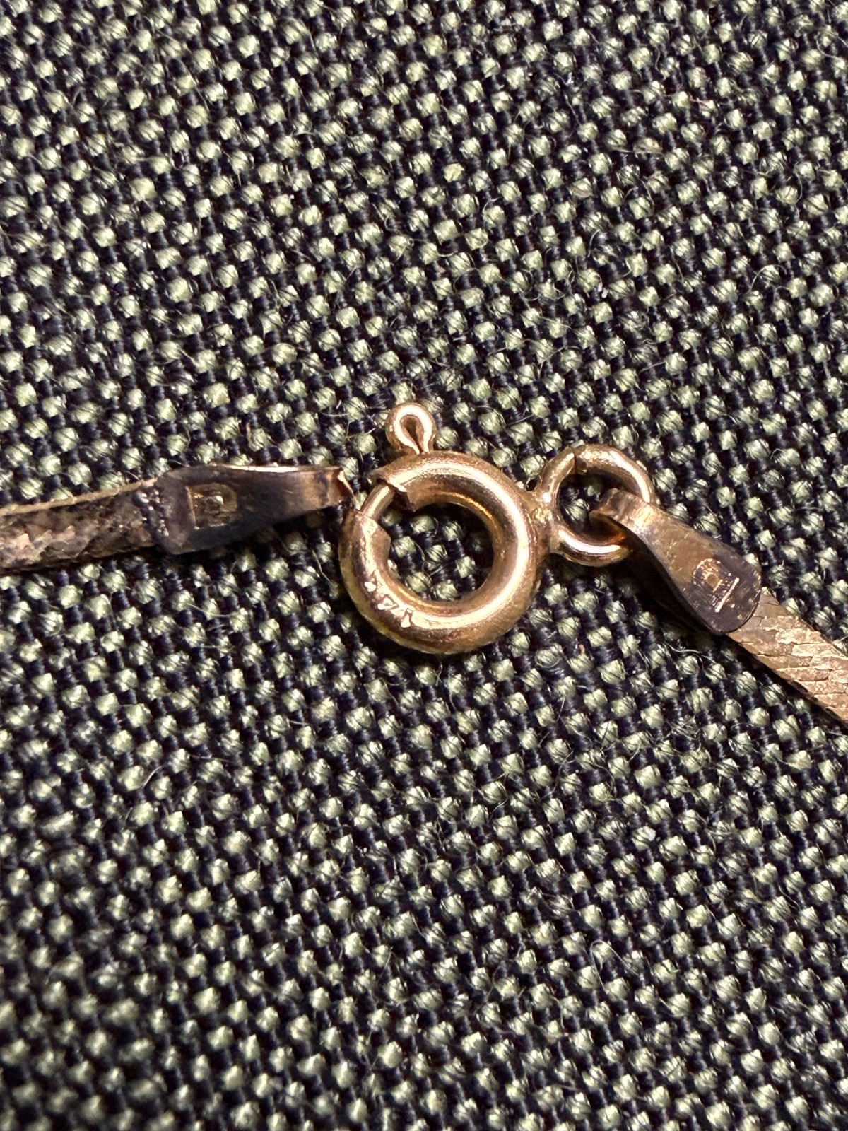 Vintage SOLID 14KT Gold Stamped 7″ Bracelet 0.79g Herring Bone New Old Stock