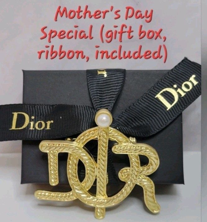 CHRISTIAN DIOR Rope Monogram Logo Pearl Gold Pin Brooch