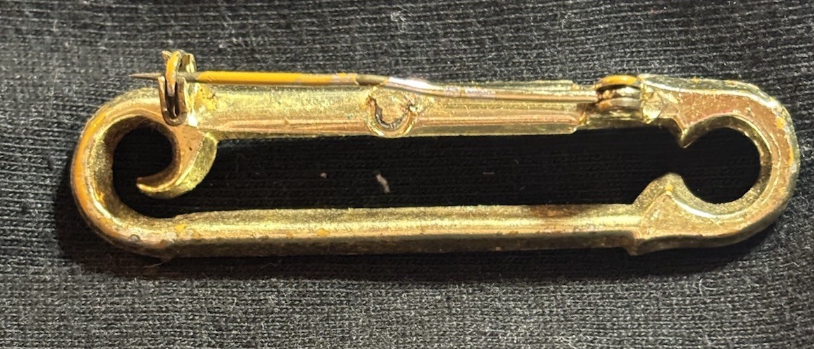 vintage gold-tone decorative rectangular brooch pin unisex adults no stone