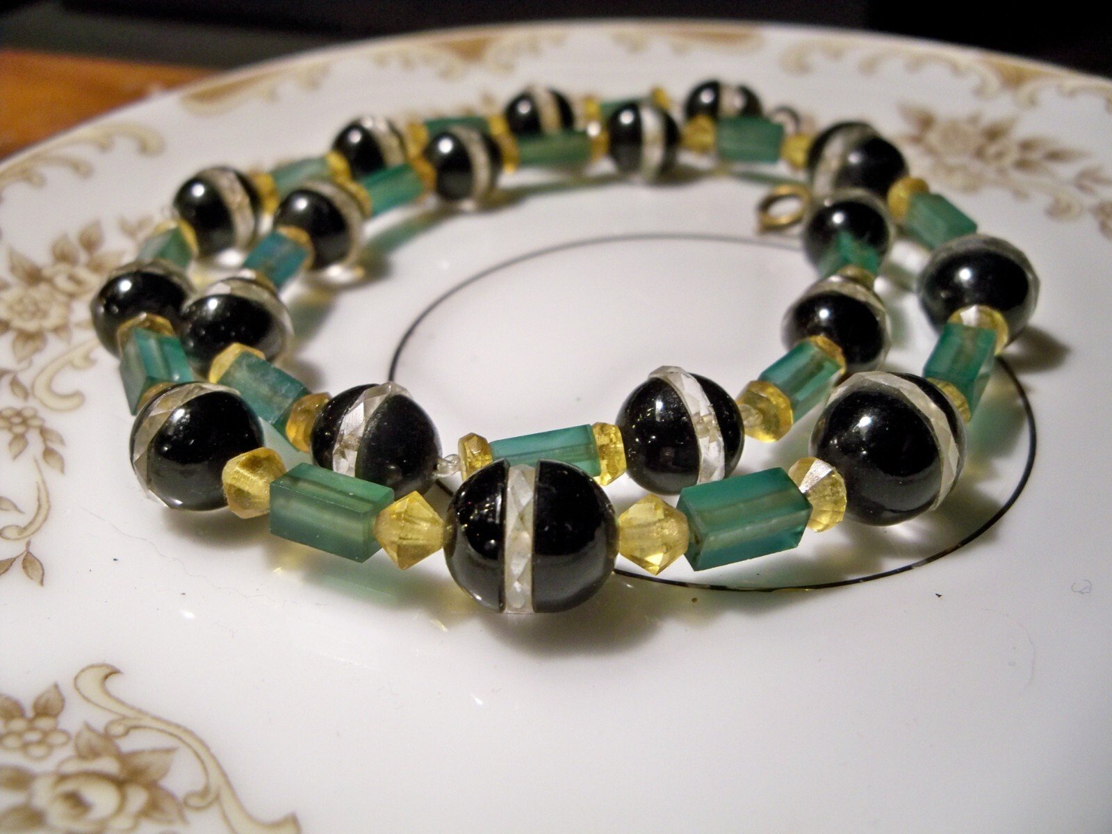 Vintage art nouveau deco rare cut unknown beaded green black yellow Necklace