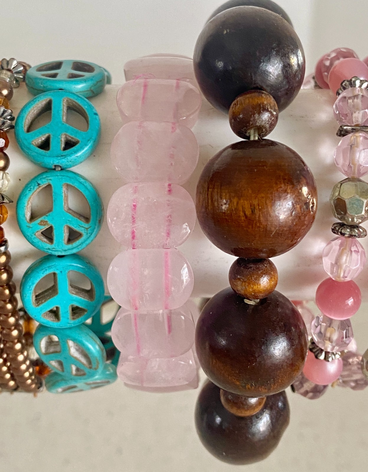 Lot of 16 Bracelets Beaded Stretch Gemstone Wood Lucite Stackable Lizas Kissaka