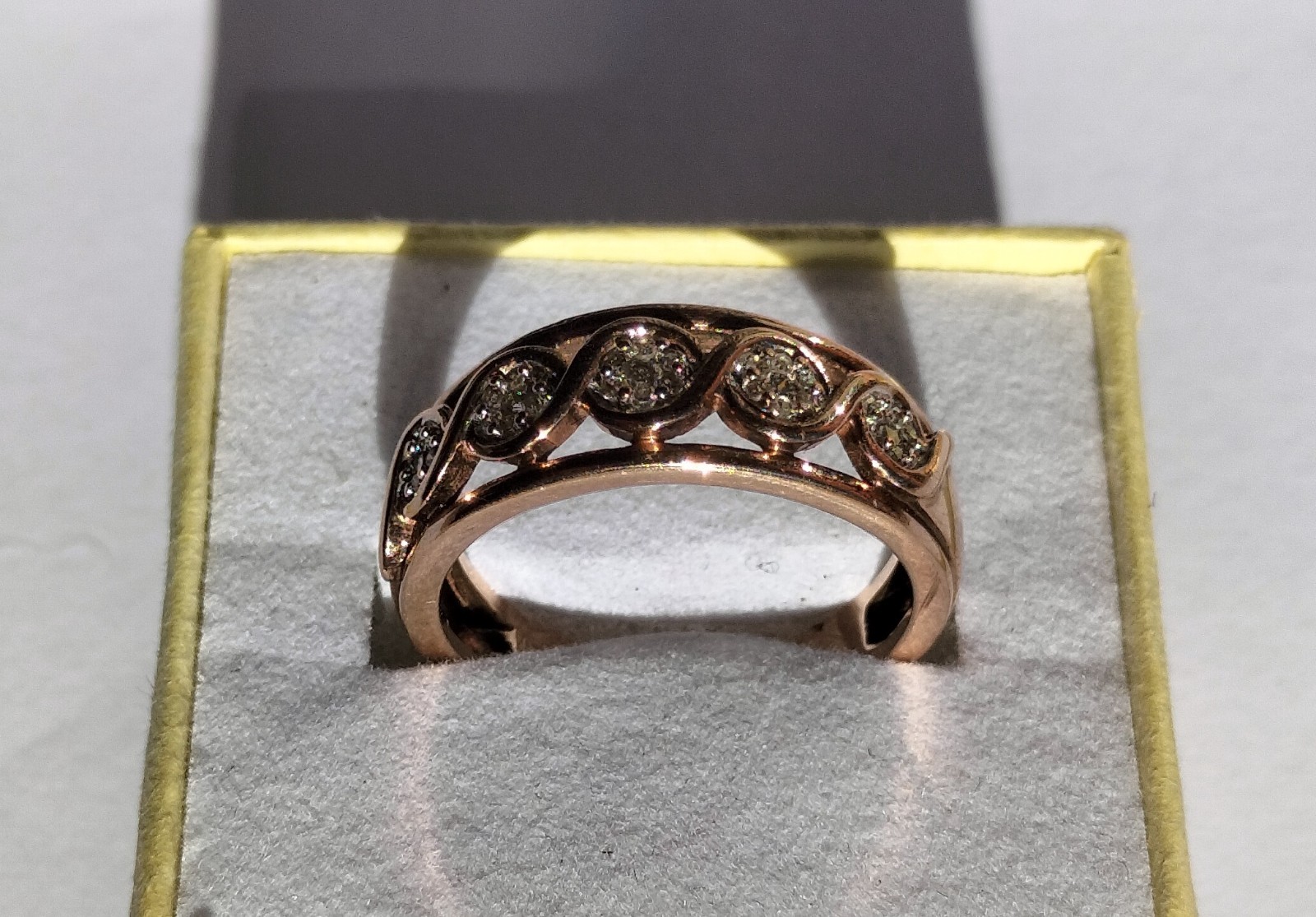 Vintage Handmade Rose Gold Ring with 35x Pavé Set Diamonds, Size O (17.35mm) 4g
