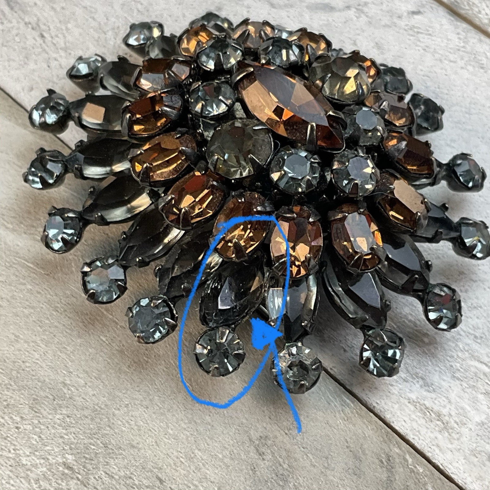Schreiner Vintage Layered Smokey Gray Topaz Rhinestone Dome Brooch Pin READ