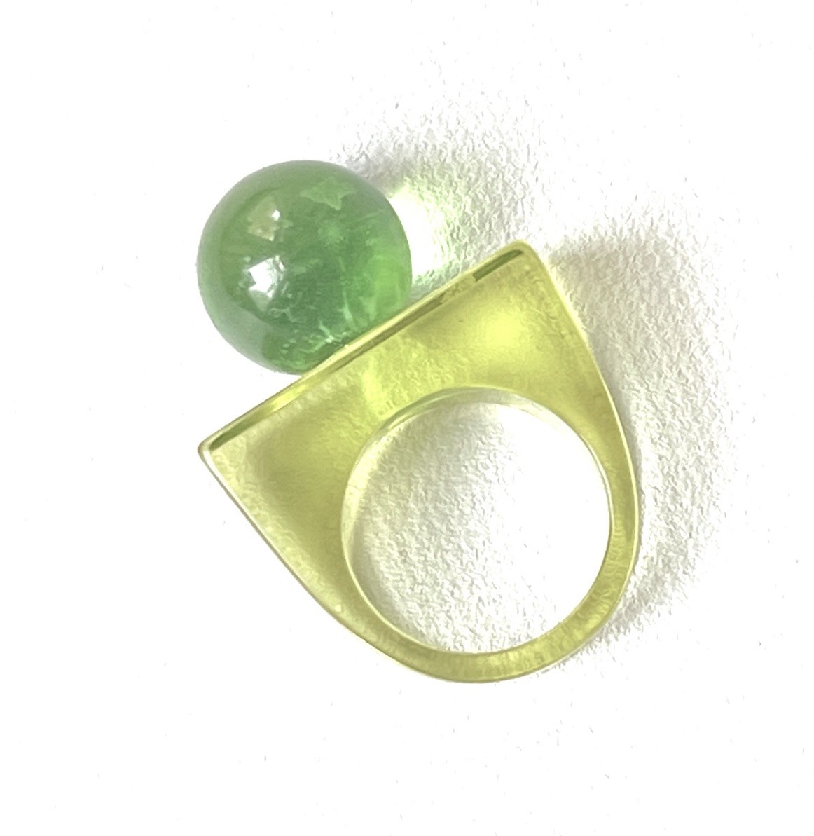 Vintage Size 7 Lucite Ring Chunky Hi-Ball Kiwi Green Statement Unisex Acrylic