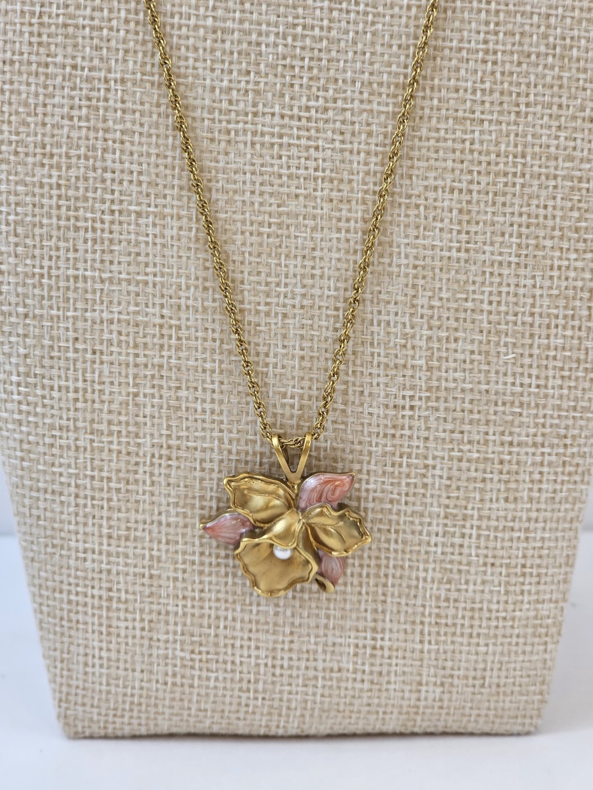Vintage AVON 1990s Gold Tone Precious Orchid Pendant Chain Necklace