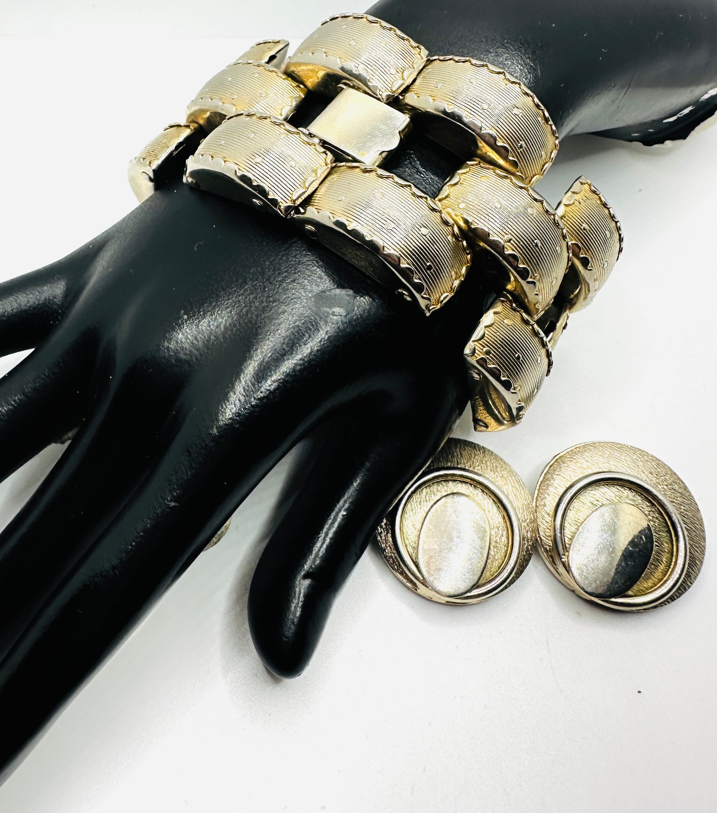 Lot VTG Chunky 1960’s Textured Brushed Gold Tone Dome Link Bracelet & Earrings