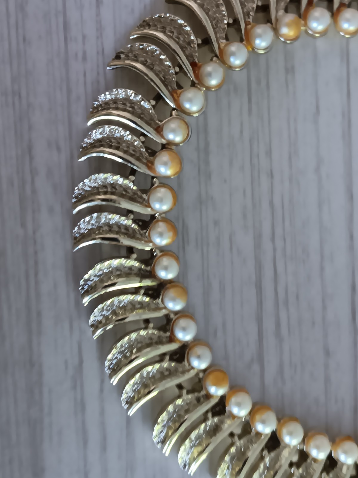 Vintage Kramer Gold-Tone Leaf Design Faux Pearl Necklace 16″ & Bracelet 7″ Set