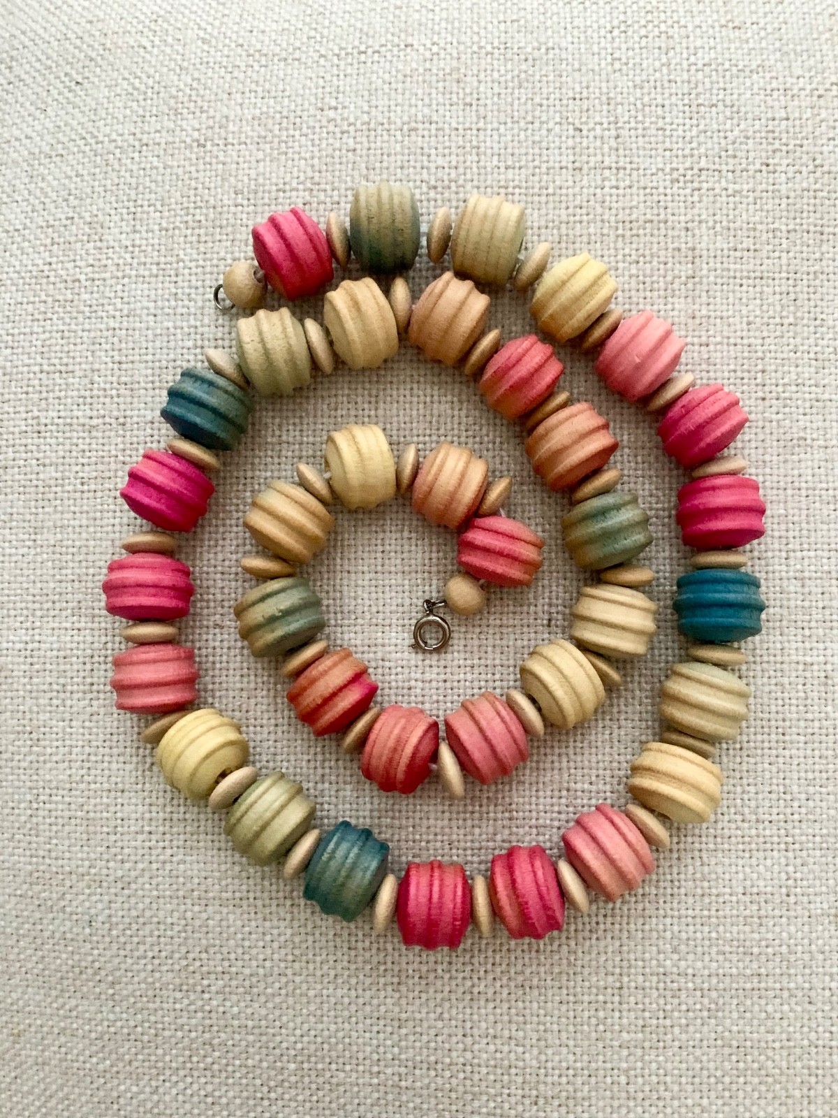 Vtg. 1970s Multi Color Wood Bead Necklace Chunky Boho Pastel Earthy 23″ *Estate