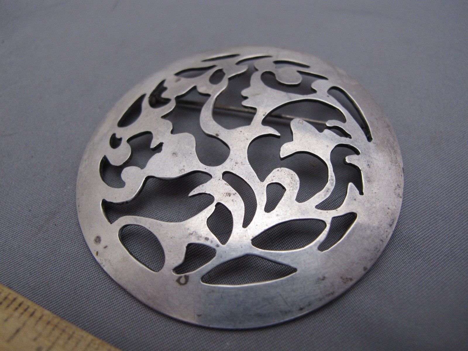 LARGE Handmade Studio Vintage SILVER CUTOUT Circular BROOCH-Unsigned-NR!