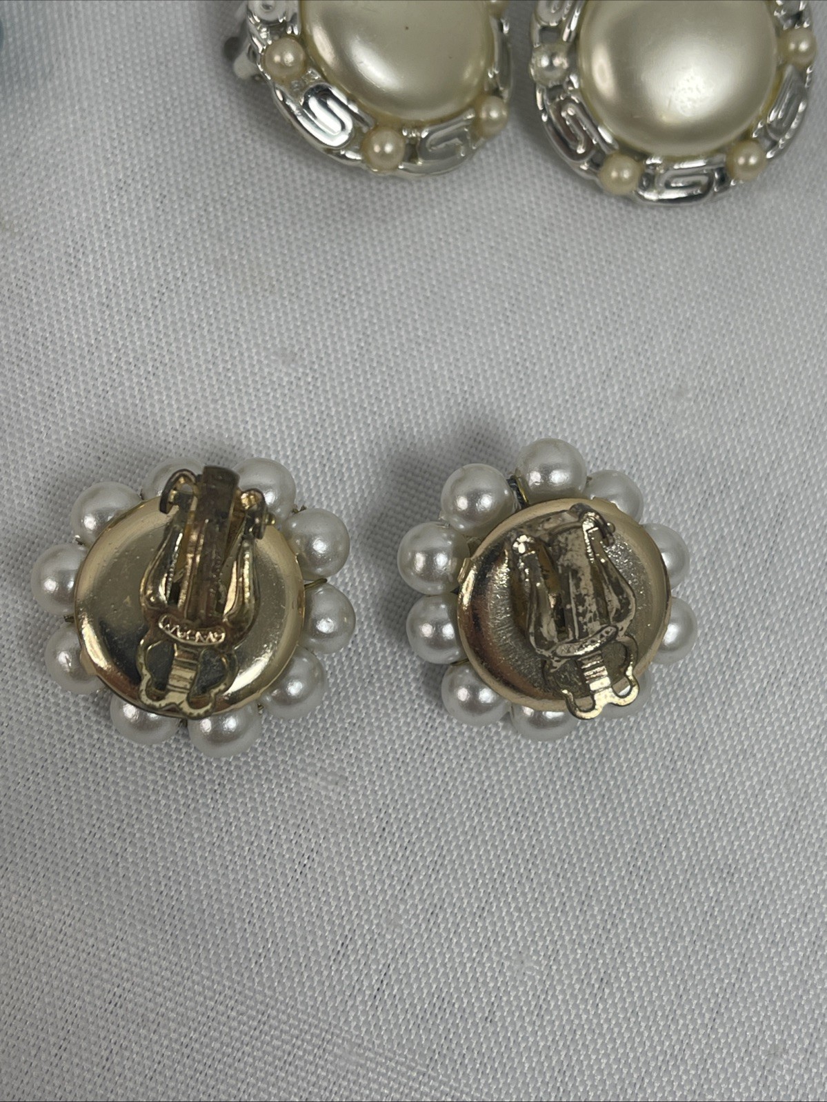 Lot Of Vtg Earrings Lisner Multicolor Faux Pearl Japan Hong Kong Avon Brooch