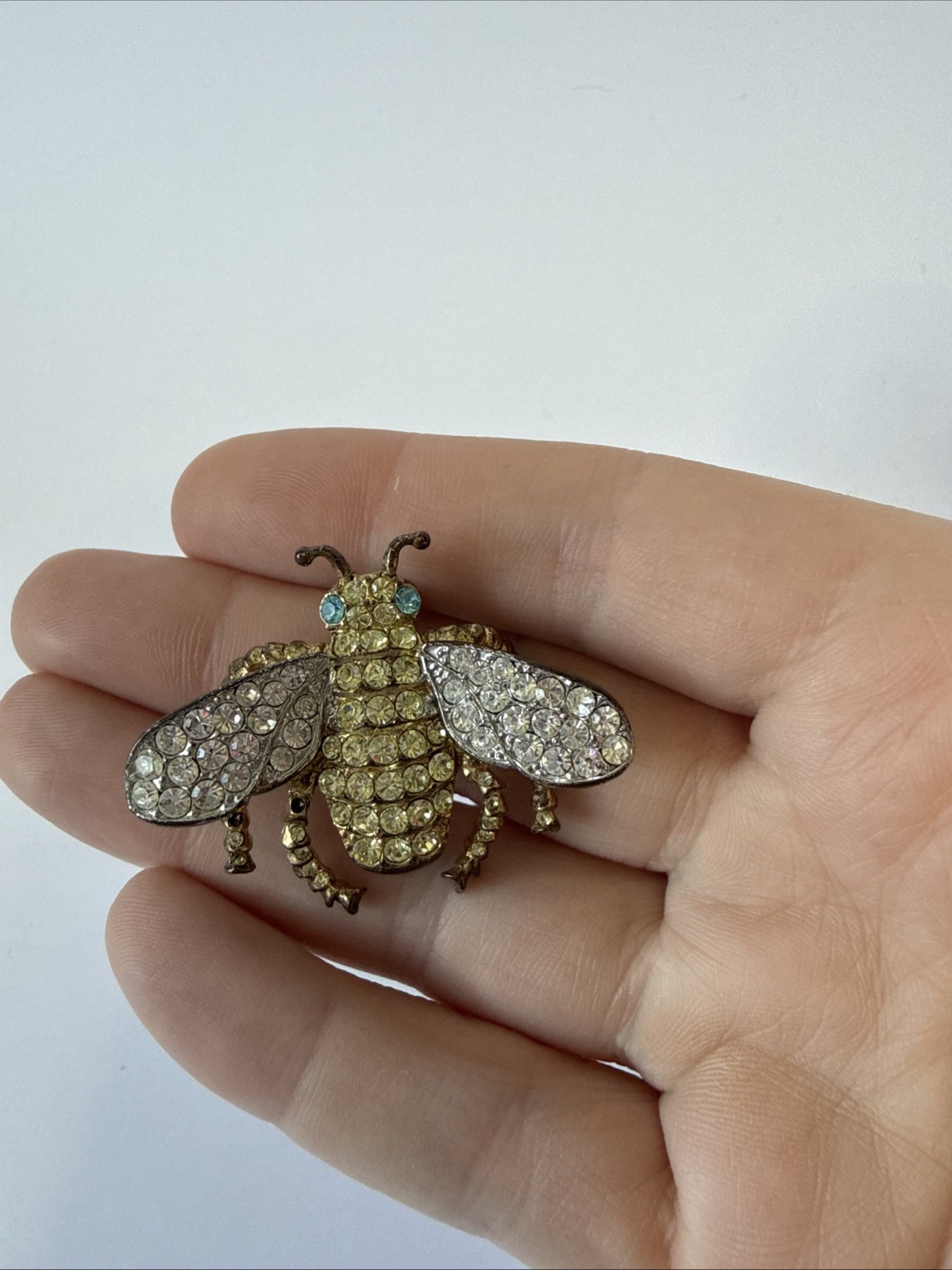 VTG Signed KJL Kenneth Jay Lane Rhinestone Bumble Bee brooch SEE PICTURES