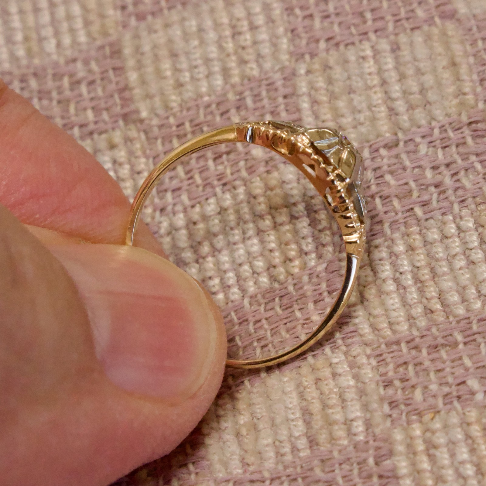 VINTAGE 14K YELLOW GOLD OPEN WORK NATURAL MINED DIAMOND RING (size six)
