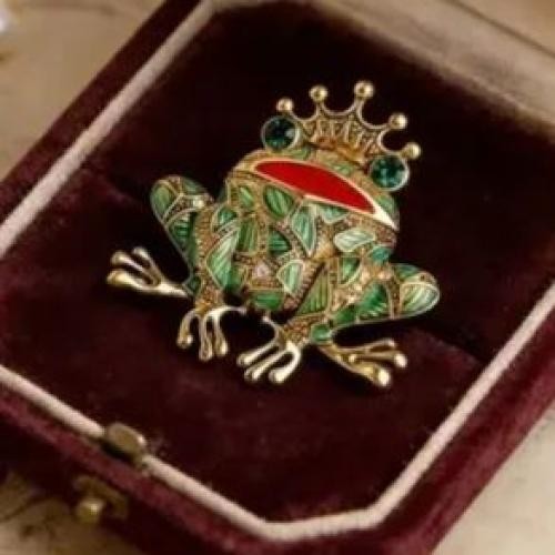 Vintage Black Frog Brooch Green Eyes Toad Pin Unisex Coat Scarf Gift Accessory