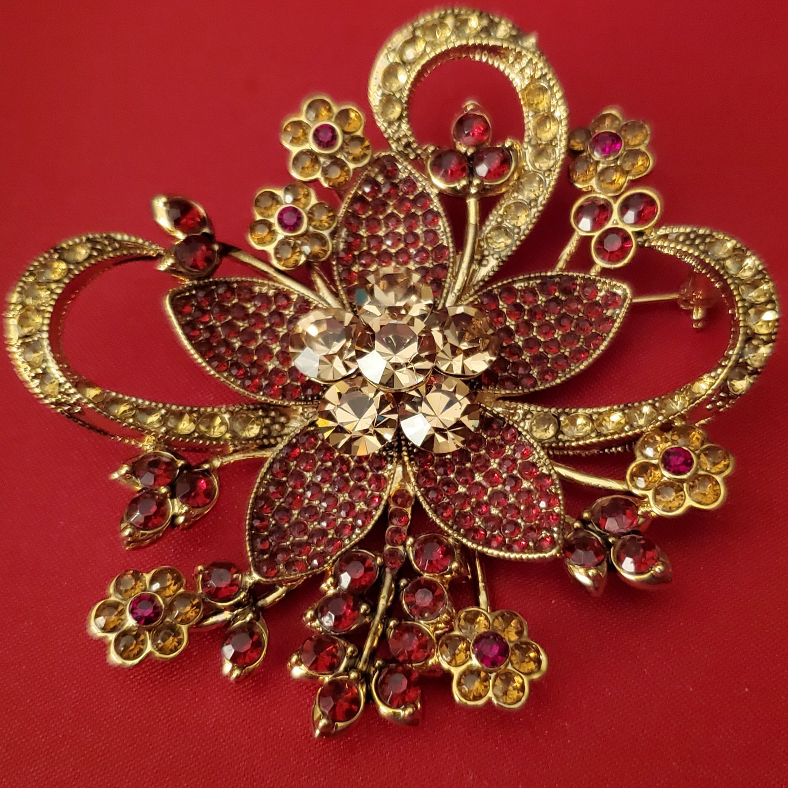 Avon 35th Anniversary 2006 Rhinestone Flower Brooch with coordinated earring set
