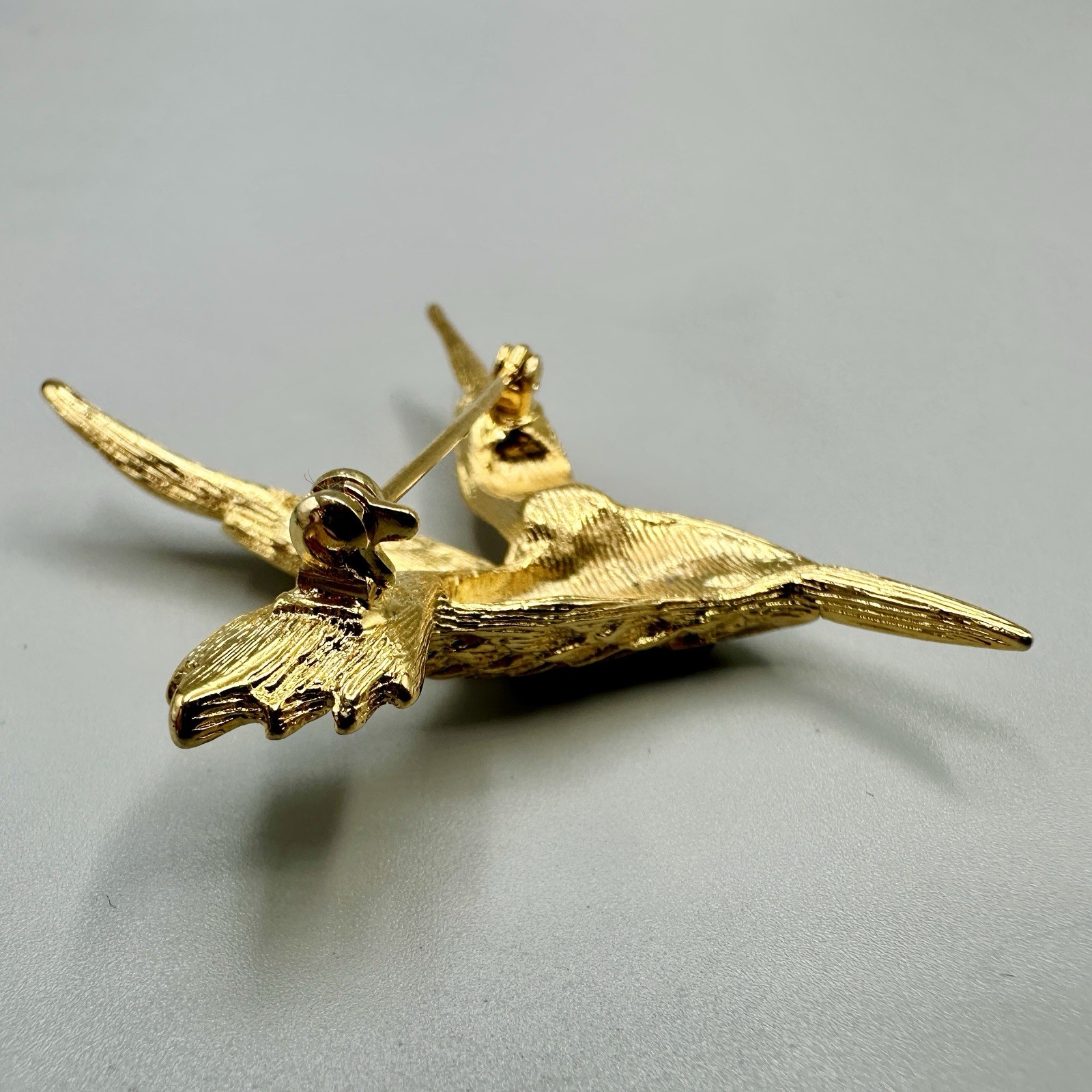 Vintage Hummingbird In Flight Brooch Pin Gold Tone Clear Rhinestones Red Eye 3D