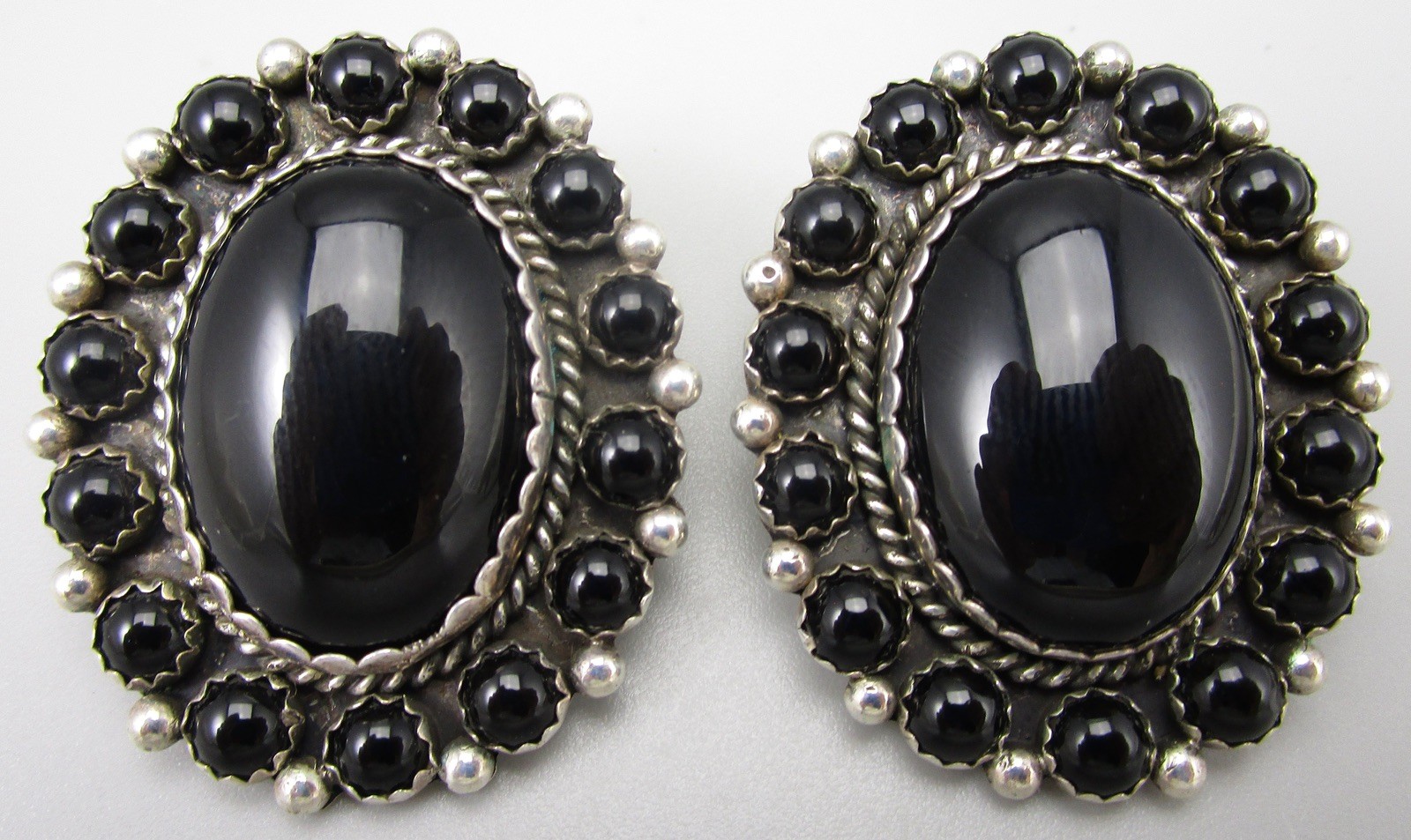 BEAUTIFUL 1 5/8″ JOAN SLIFKA STERLING SILVER ONYX CABOCHON CLIP ON EARRINGS