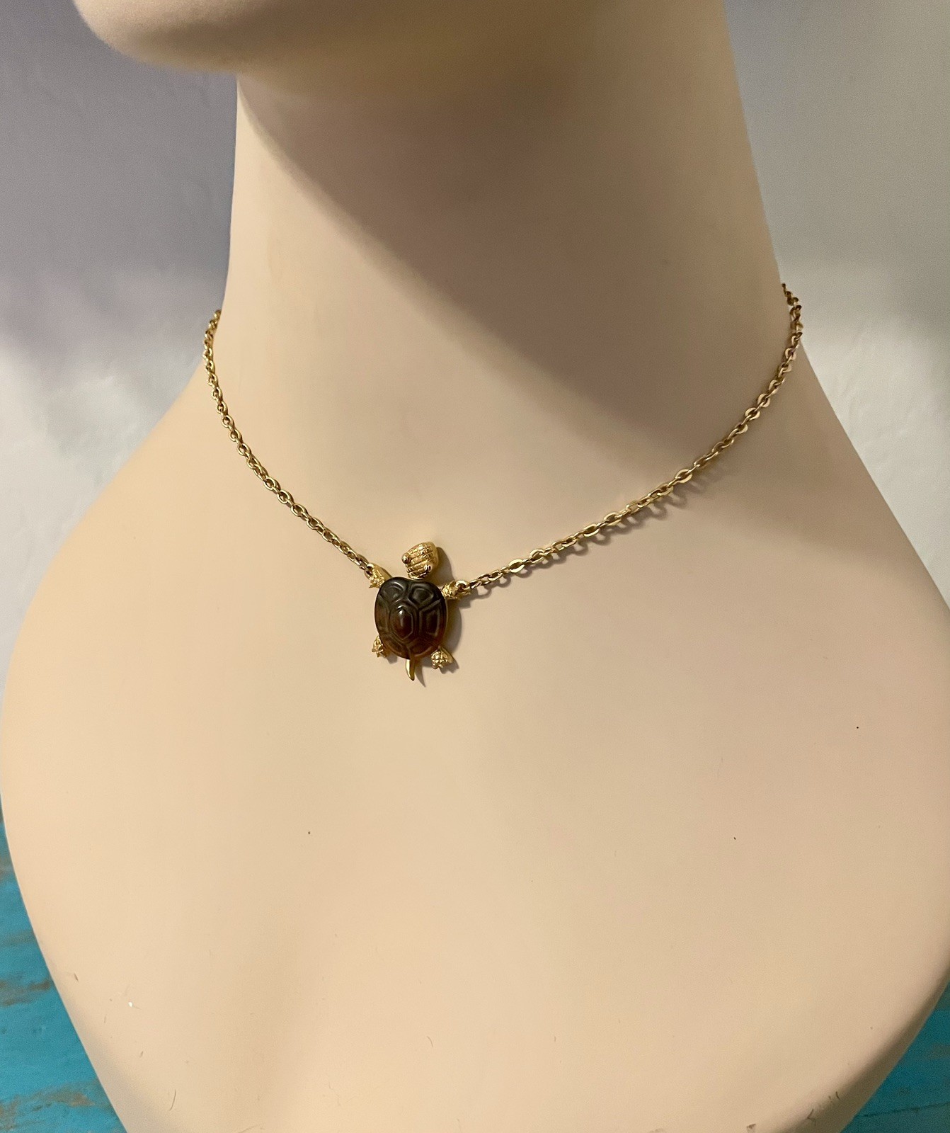 Vintage Crown Trifari Turtle Brown Lucite Pendant Gold Tone Adjustable Necklace
