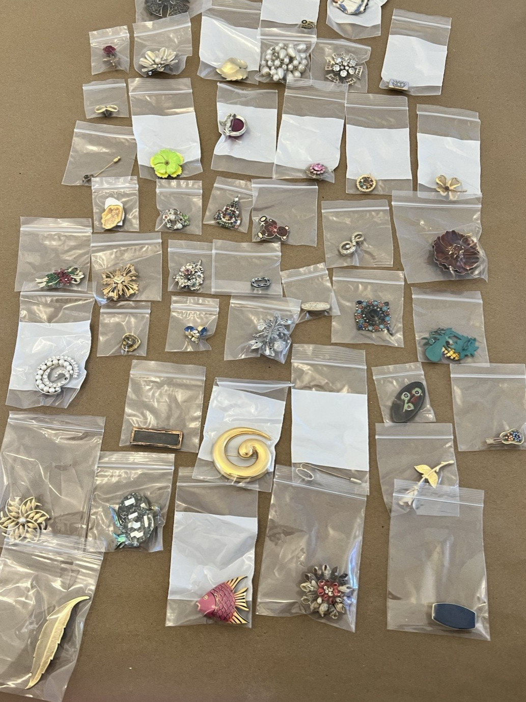 30lb LOT Vintage Jewelry Necklace Brooch Pendant Earrings Bracelet Costume Watch