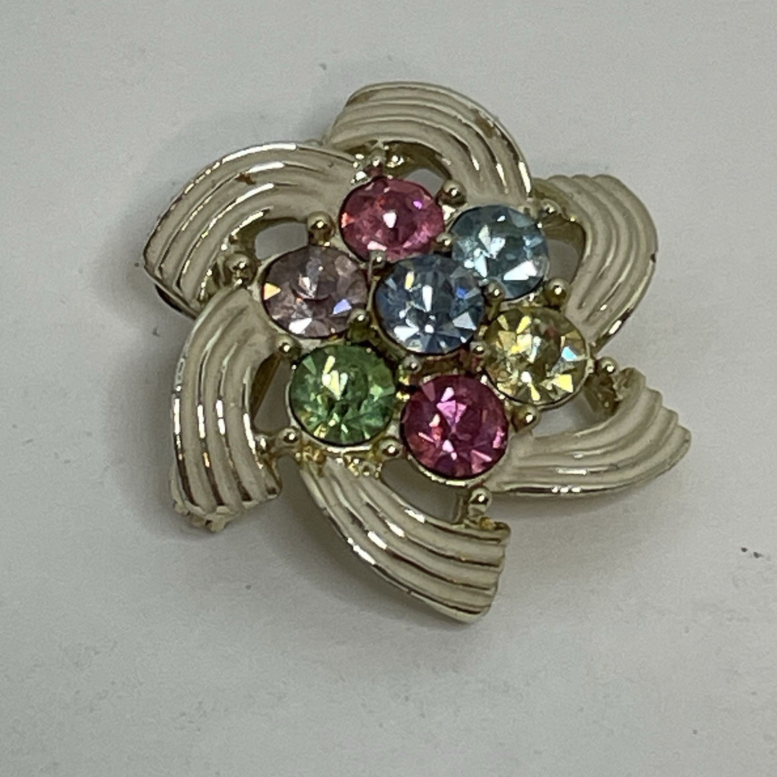 Sarah Coventry Silver Tone Multicolored Rhinestone Pin Brooch Or Pendant Vintage