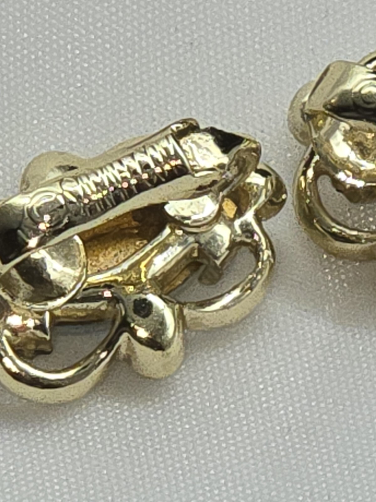 Vintage 1959 Sarah Coventry Sabrina Fair Opalescent Clip On Earrings Goldtone