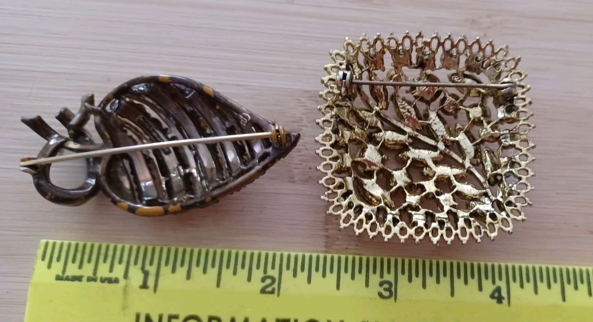 Vintage 4 Brooches Beautiful MultiColor Rhinestone Mark & Unmark See The Pics