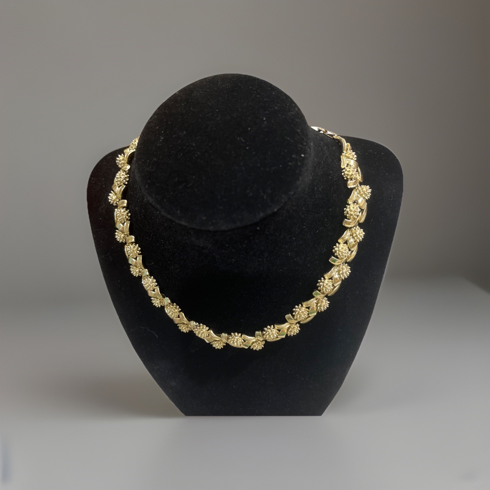 Vtg Signed CORO Gold tone Textured Choker Necklace Gorgeous Designer JEWLERY
