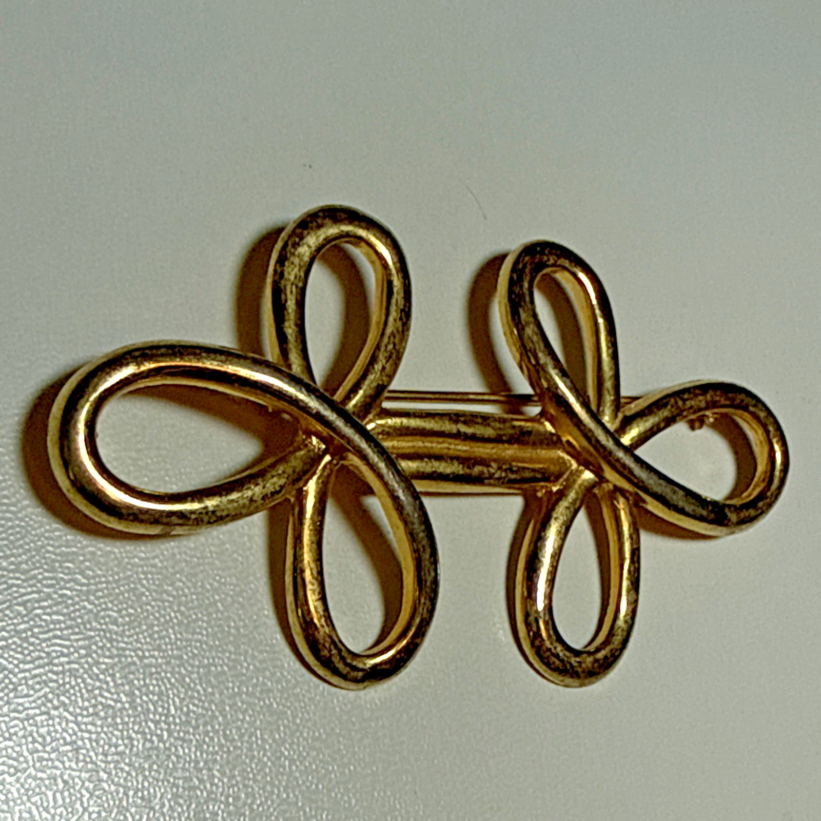 Vintage Large Gold Tone Knot Pin Unkown Maker’s Mark