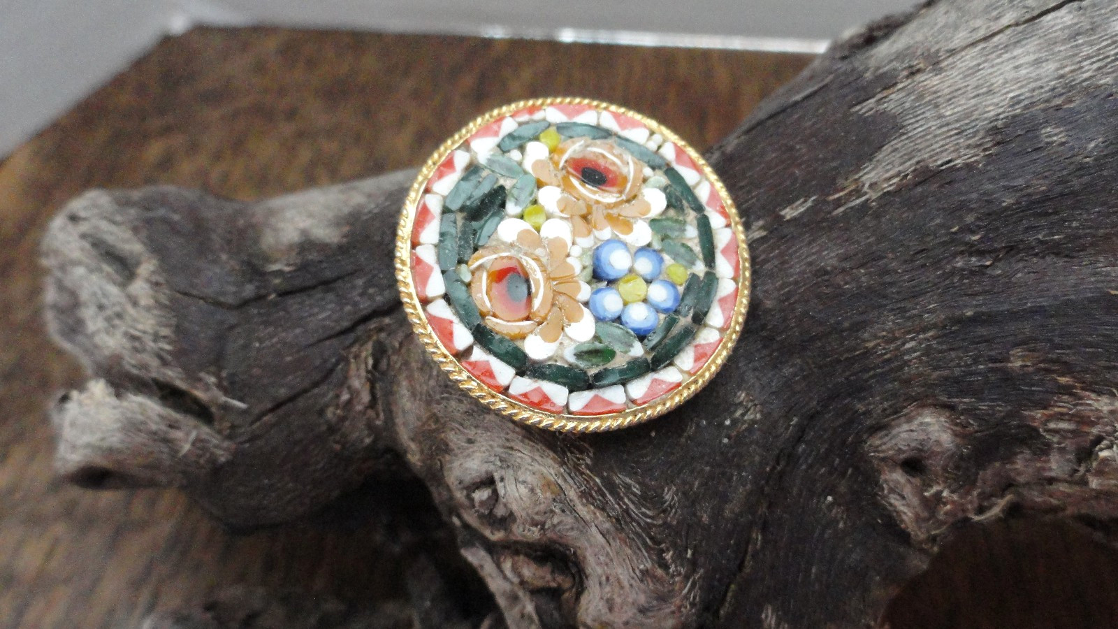 Mini Mosaic Pin/Brooch 1″ Dia. Floral Italy Gold Tone Green Red White Mustard VG
