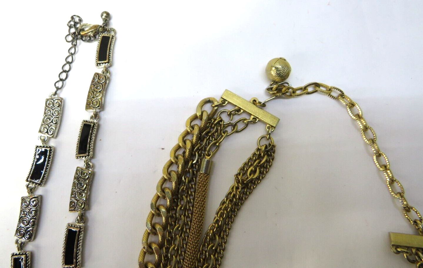 Vintage LOT of 12 Necklaces Assorted Sizes & Colors Gold red white pearl