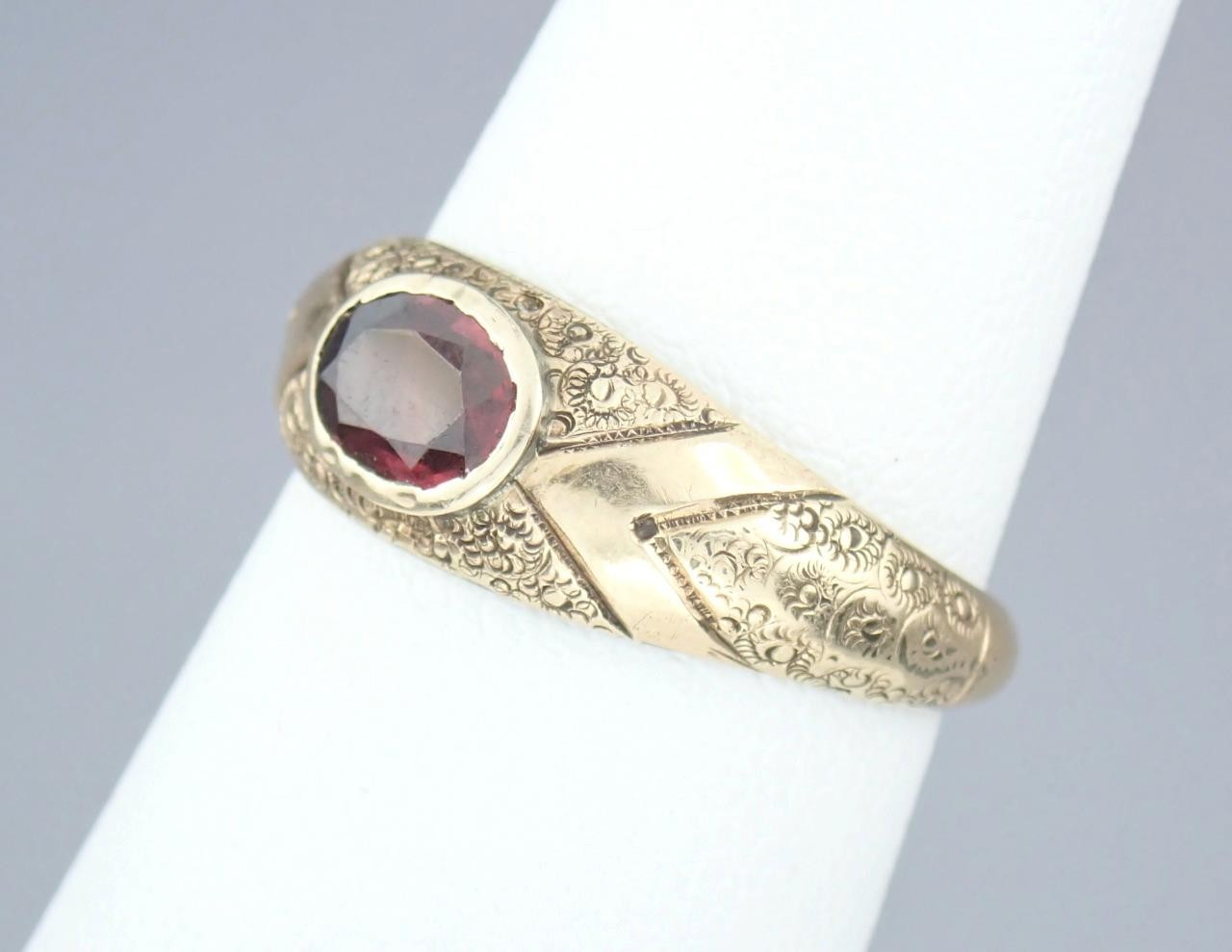 Pretty Antique Victorian Solid 9K Gold Garnet Floral Scroll Band Ring Size 5.25