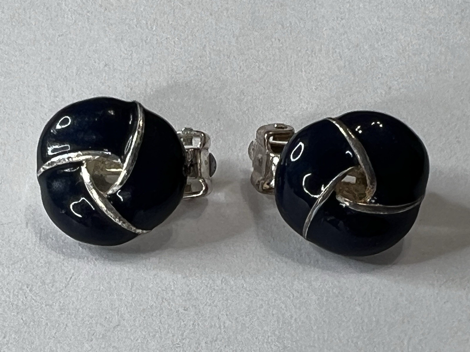Vintage Navy Blue Enamel & Silver Tone Clip-On Earrings Round Knot Design 1/2″