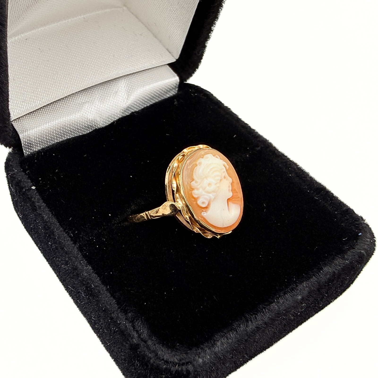Opulent Marked 14k Yellow Gold Conch Relief Cameo Portraiture Ring Sz 9