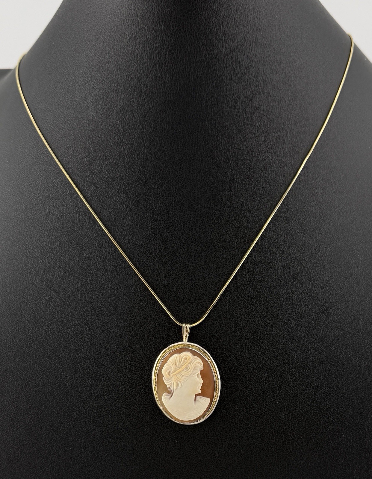 Vintage Shell Cameo Necklace Sterling Silver Vermeil Italy 20” Snake Chain