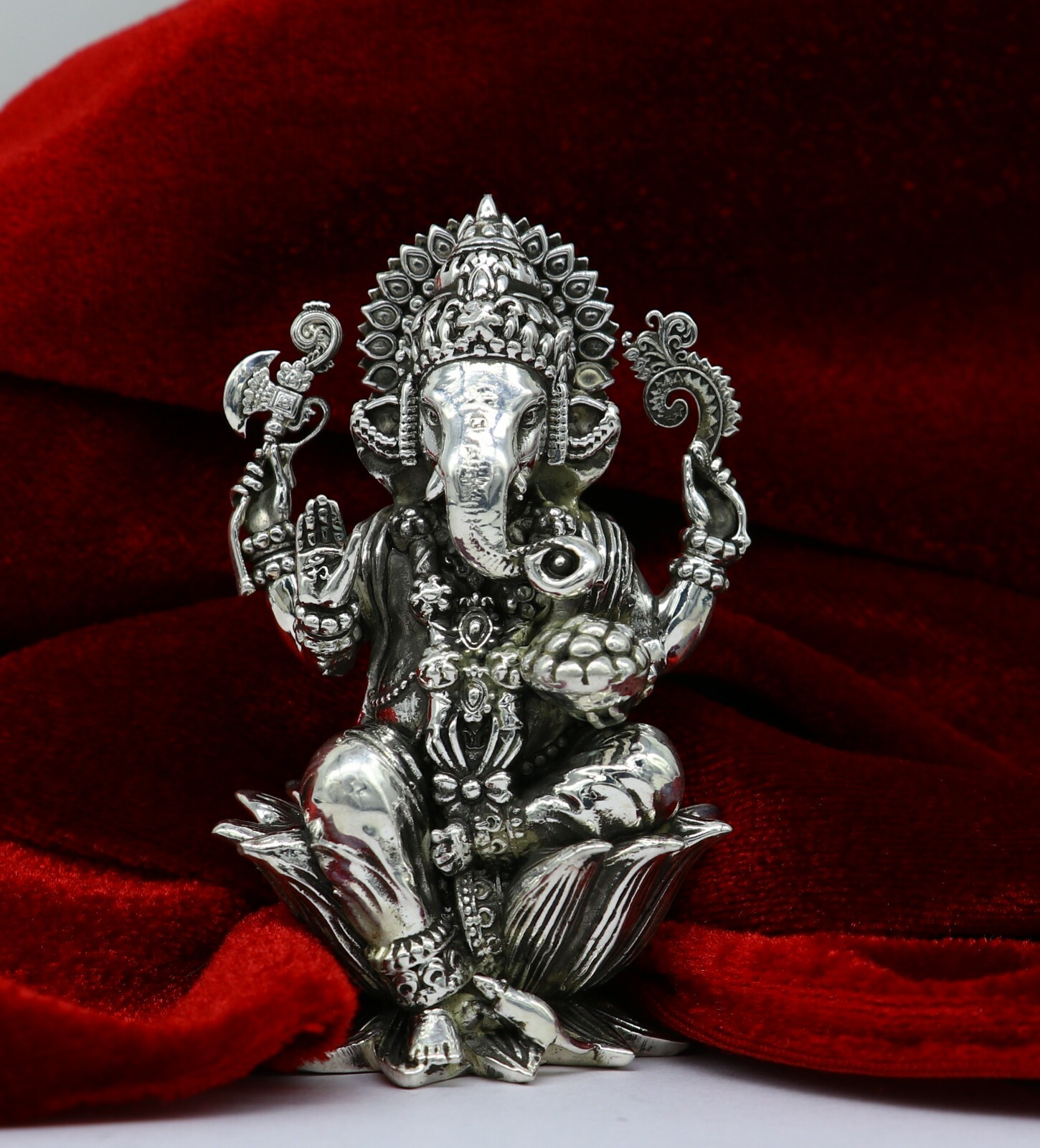 925 sterling silver Gorgeous Lord Ganesha statue, figurine, puja article su212