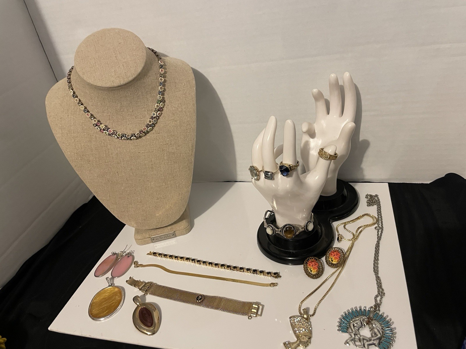 Lot Of Mixed Costume Jewelry See Pictures Details/Wear