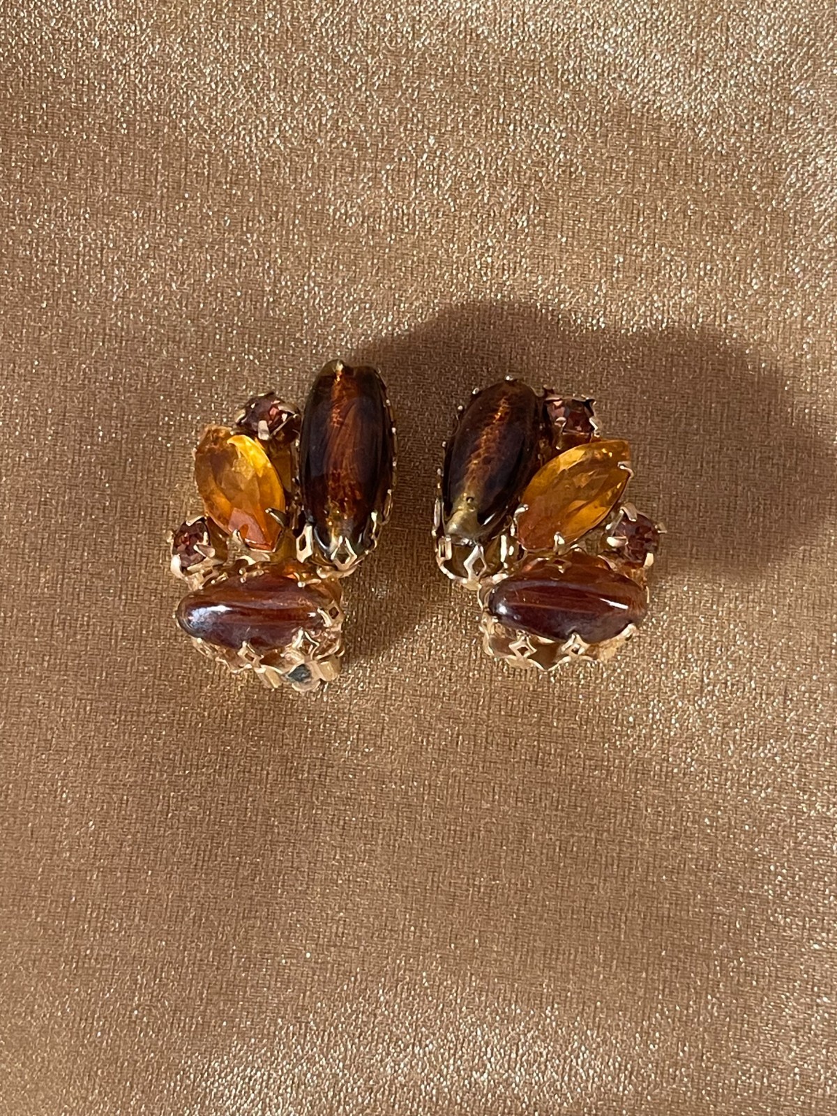 Vintage 50s Amber Rhinestone Earrings 1950s Retro Glam Golden Brown Clip Ons