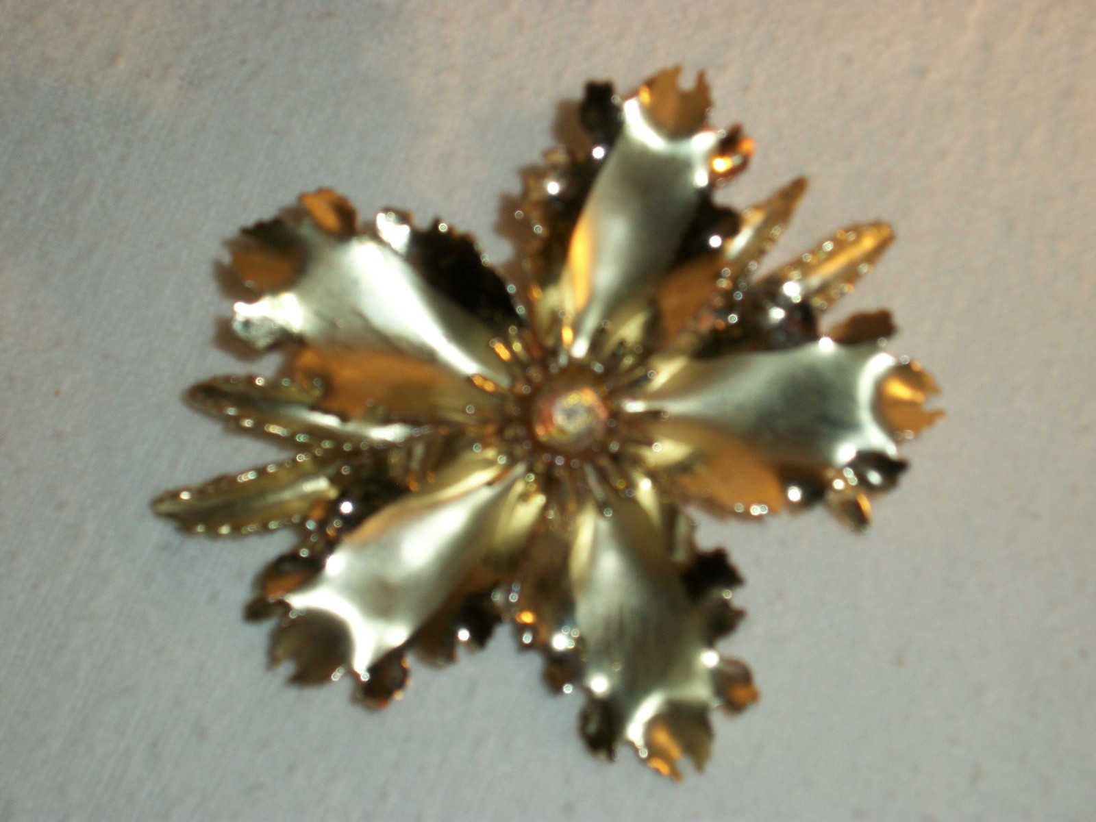 Beautiful Vintage Gold Tone Flower & Rhinestone Pin & Clip Earrings alloy metal