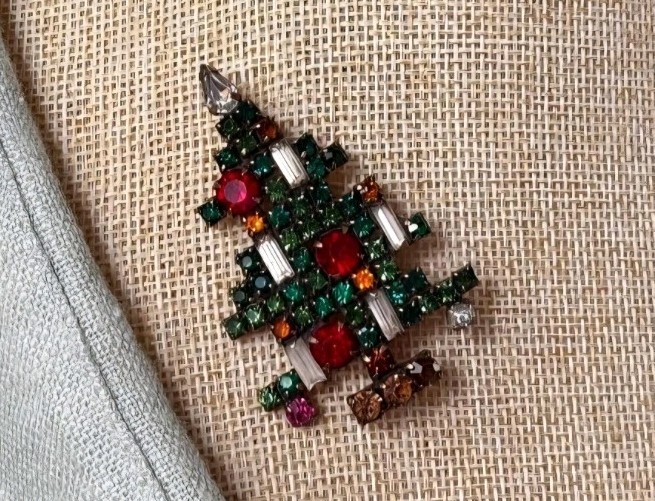 Vintage WEISS 5 Candles Christmas Tree Rhinestoned Brooch Pin Ideal BOOK PIECE