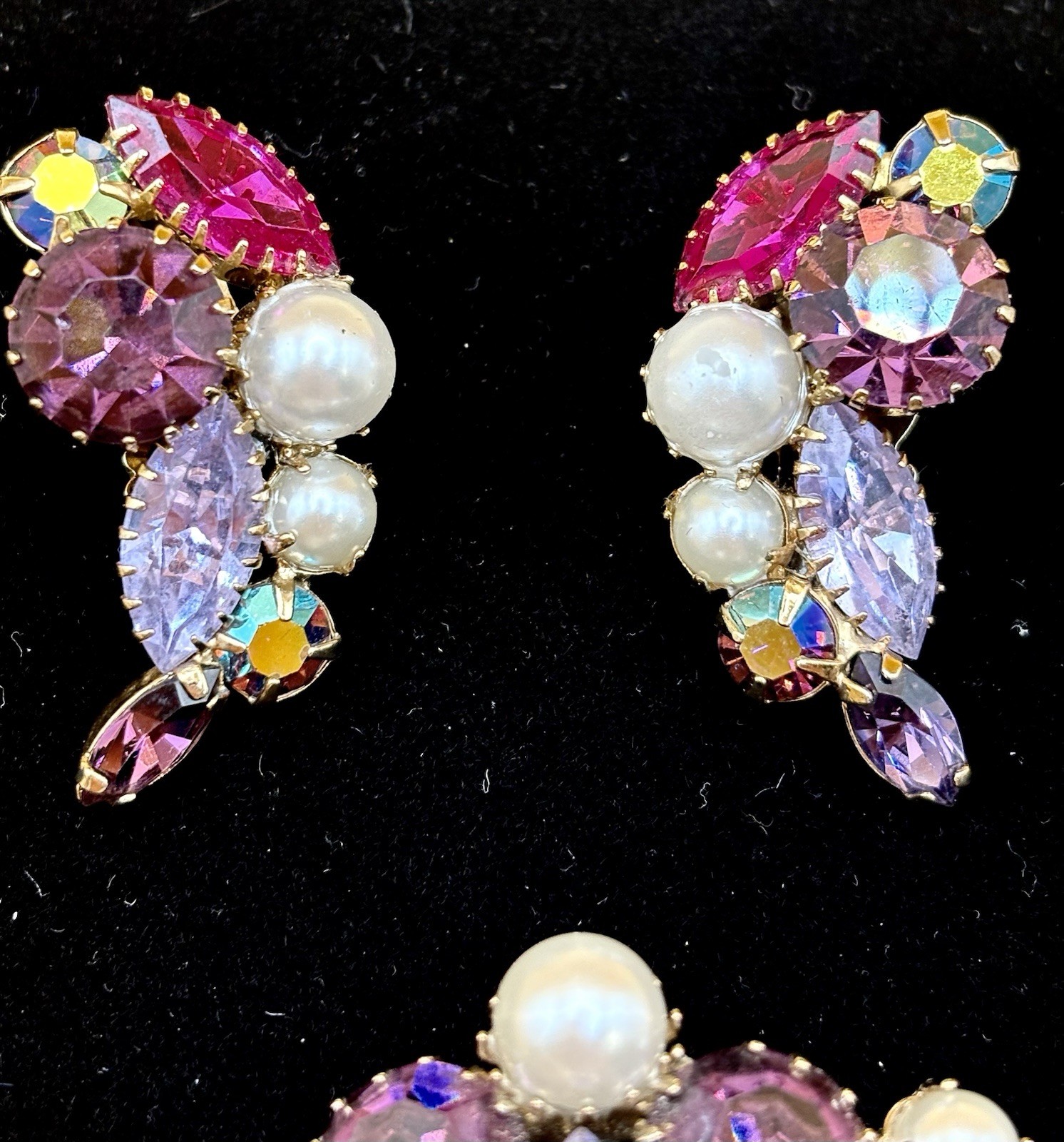 Vintage Mid Century Purple Rhinestone Pearl Brooch Clip Earrings Parure Set