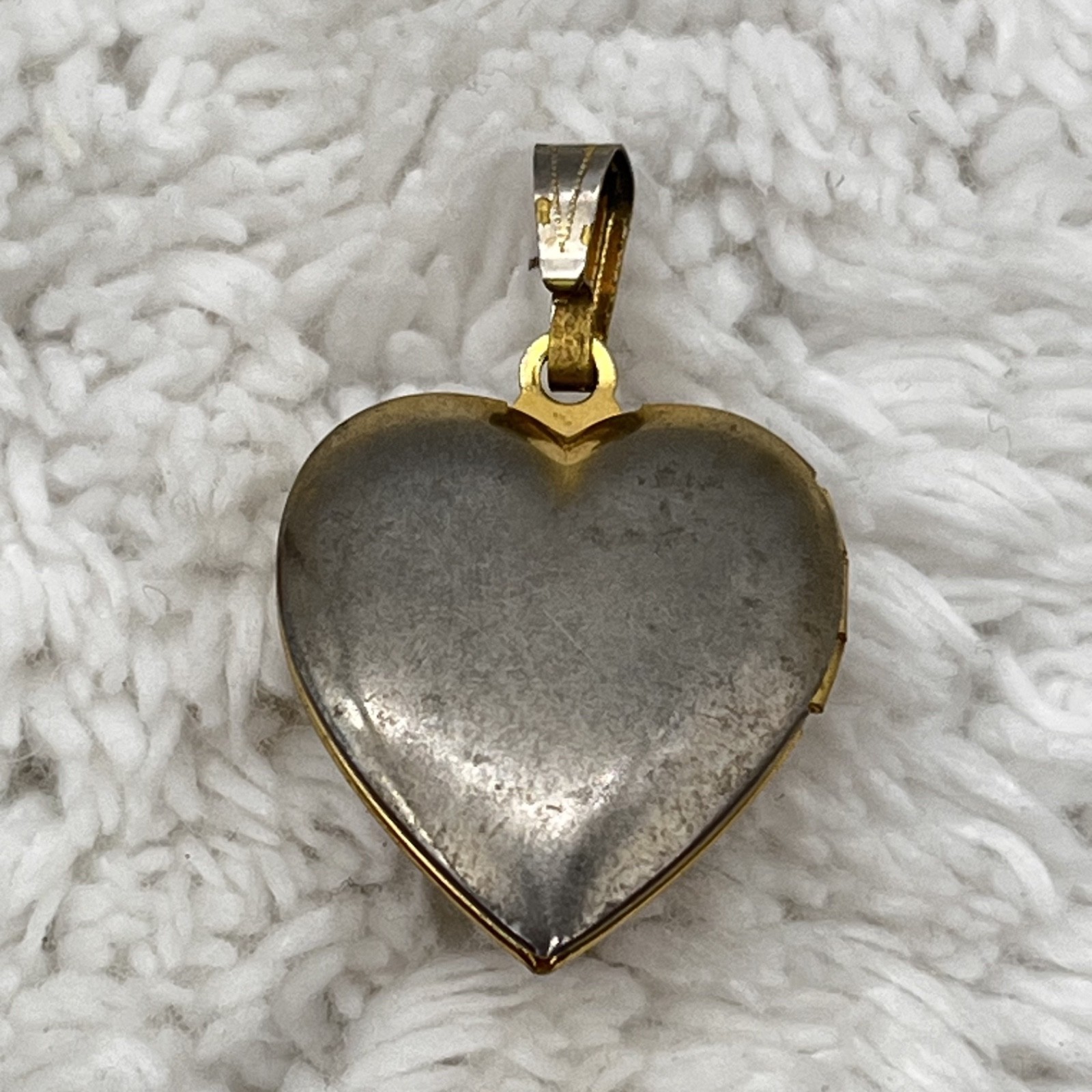 Vintage Heart Locket Pendant Textured Gold Tone Engraved Opens .75″