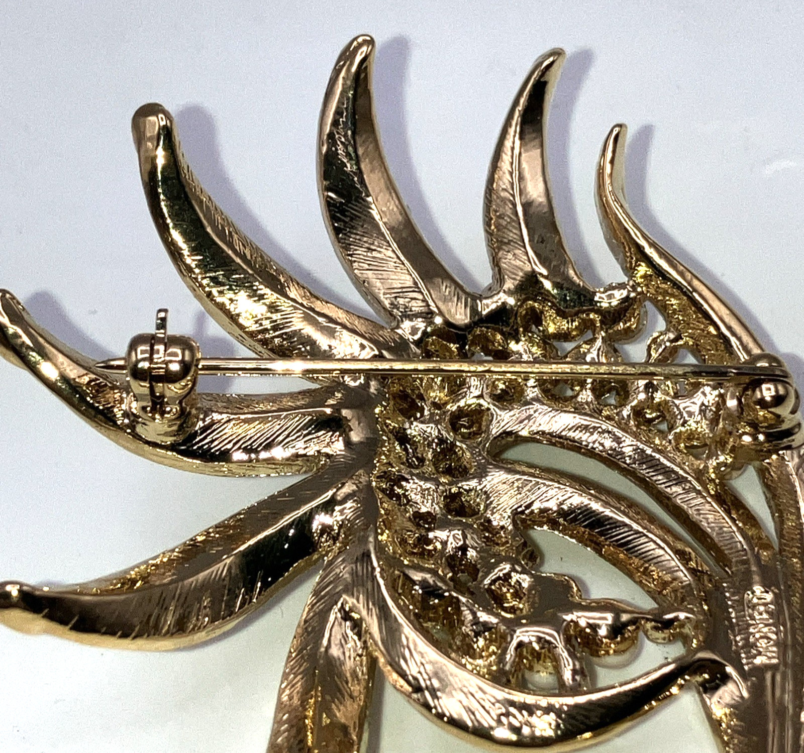 Vintage Monet Gold Tone Leaf Plant with Pearl Decoration Brooch 2 3/8″ x 1 3/4″